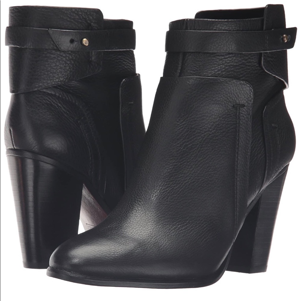 Vince Camuto Black Leather Faythe Bootie Size 9.5